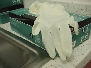 surgical-gloves-69136-m.jpg